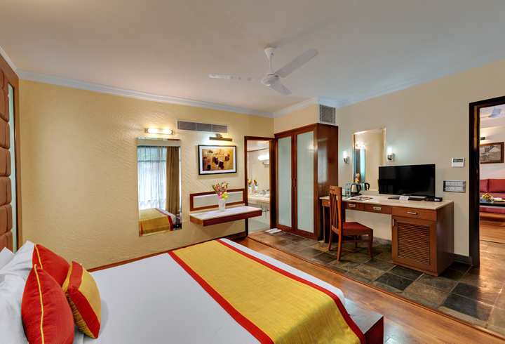 luxury-suite-bed-room