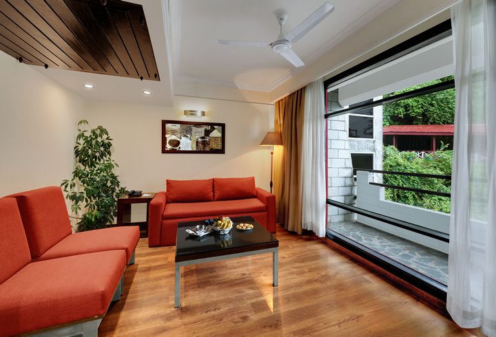 luxury-suite-living-room
