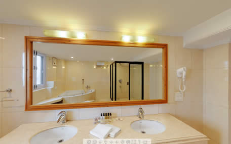 Pent-House-Bathroom